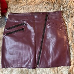 Express size 0 faux leather skirt